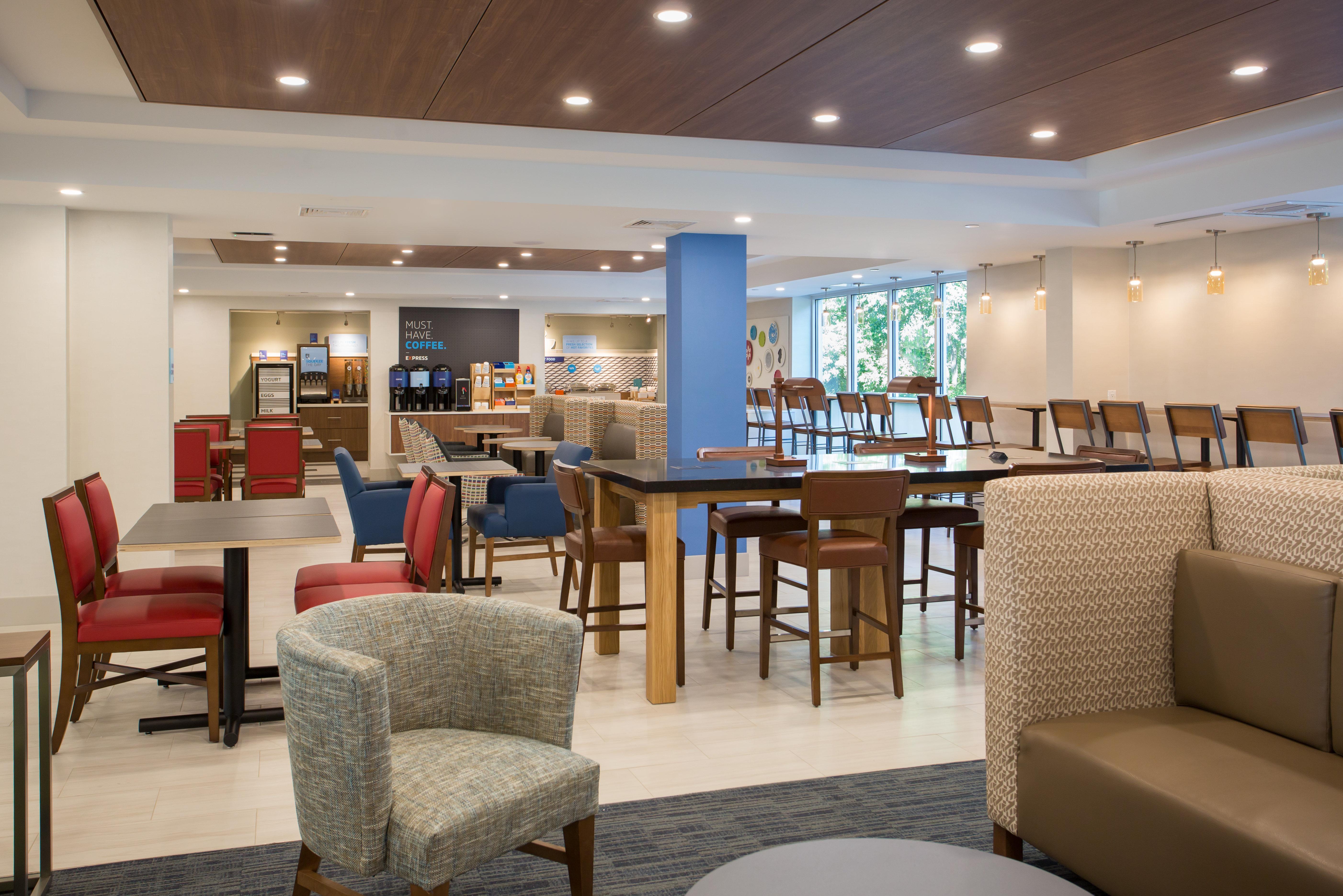 Holiday Inn Express Chelmsford By Ihg Exterior photo