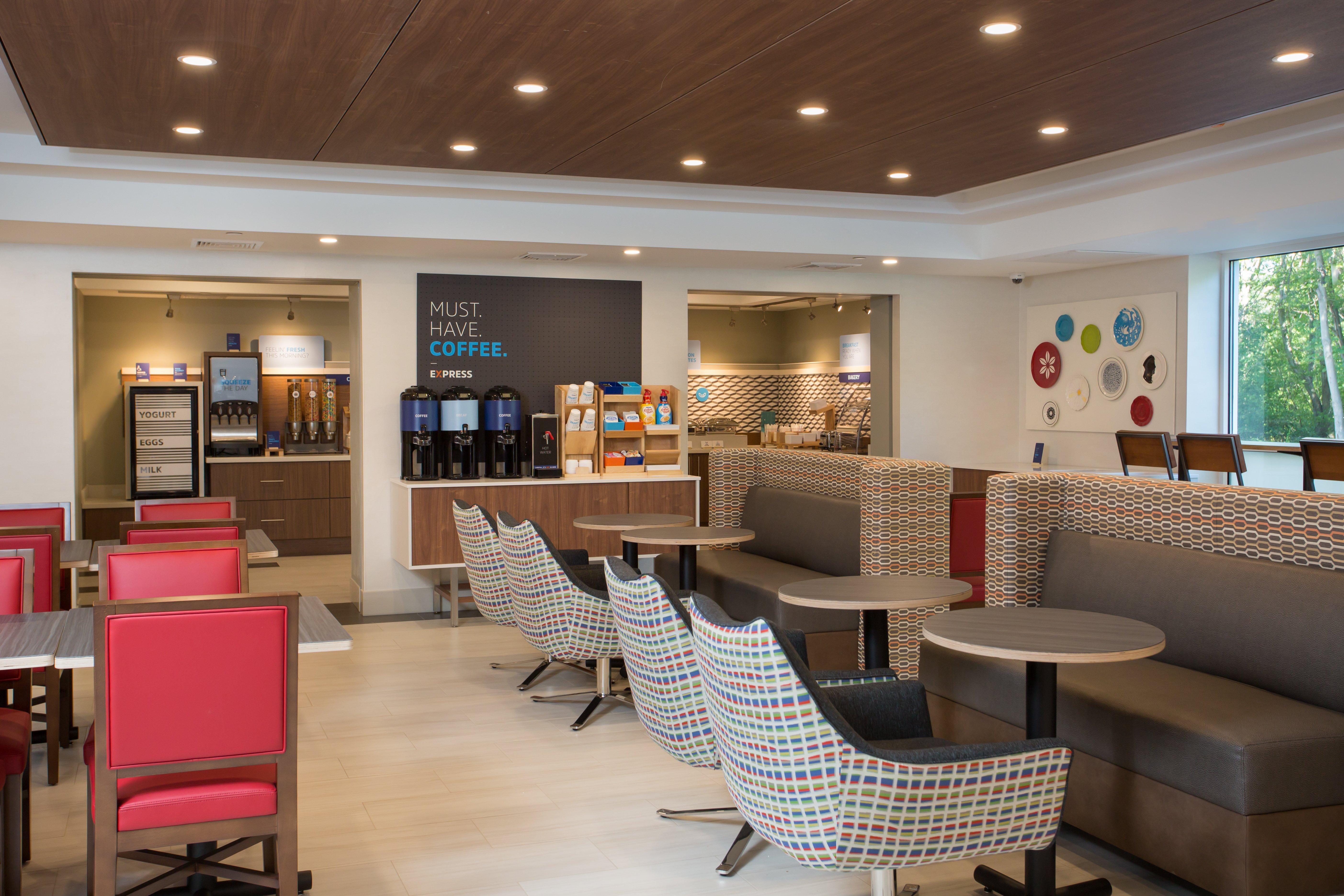 Holiday Inn Express Chelmsford By Ihg Exterior photo