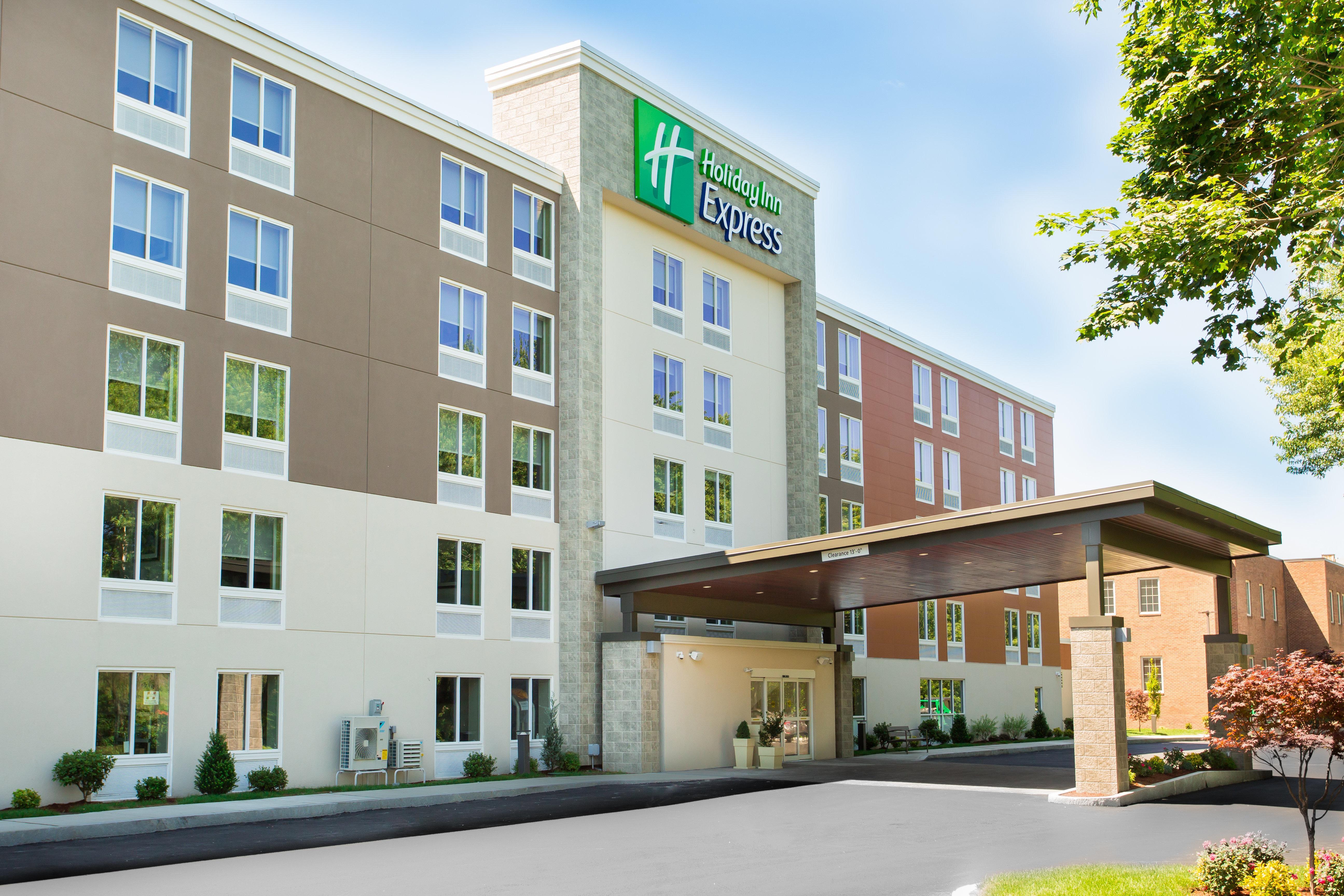 Holiday Inn Express Chelmsford By Ihg Exterior photo