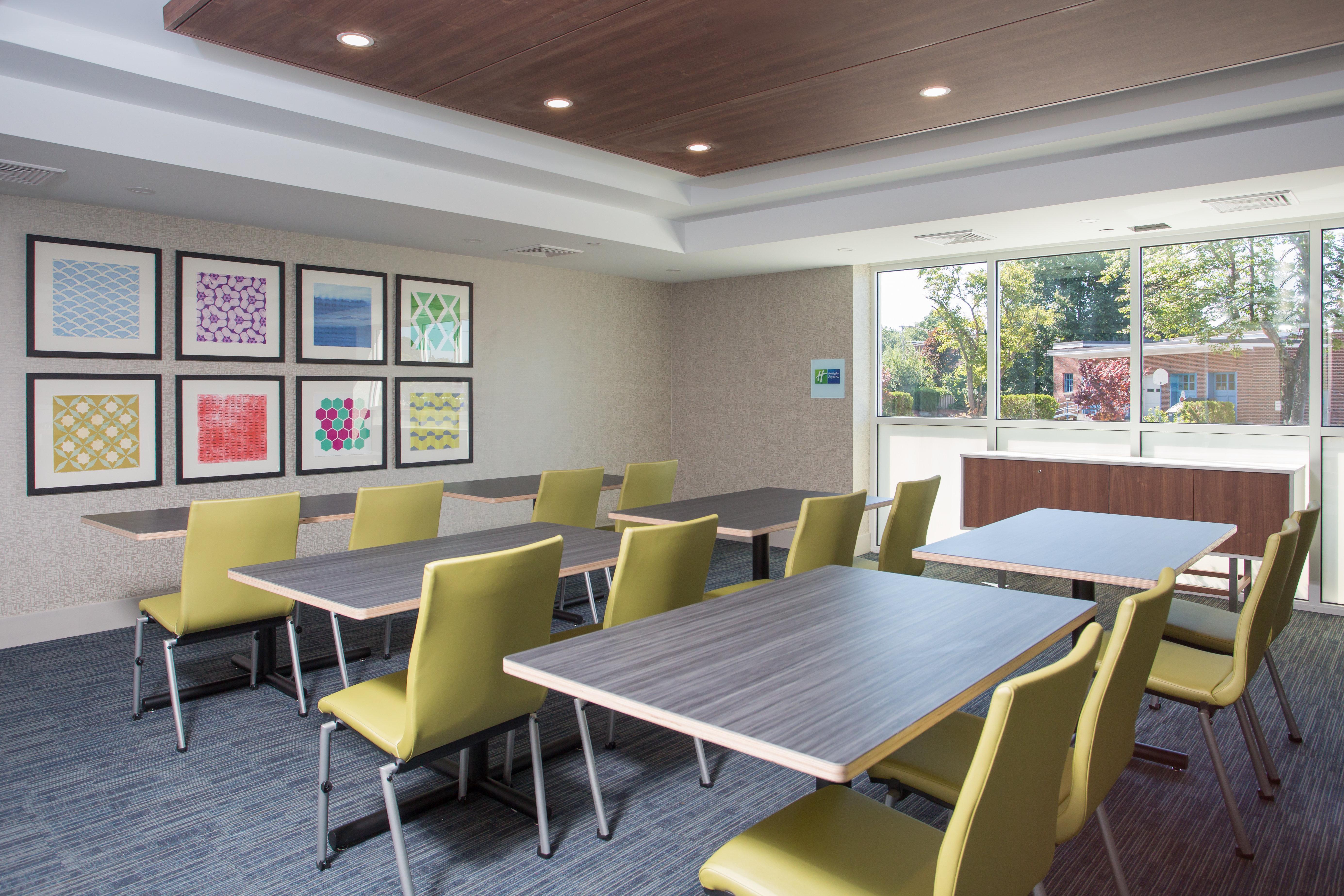 Holiday Inn Express Chelmsford By Ihg Exterior photo
