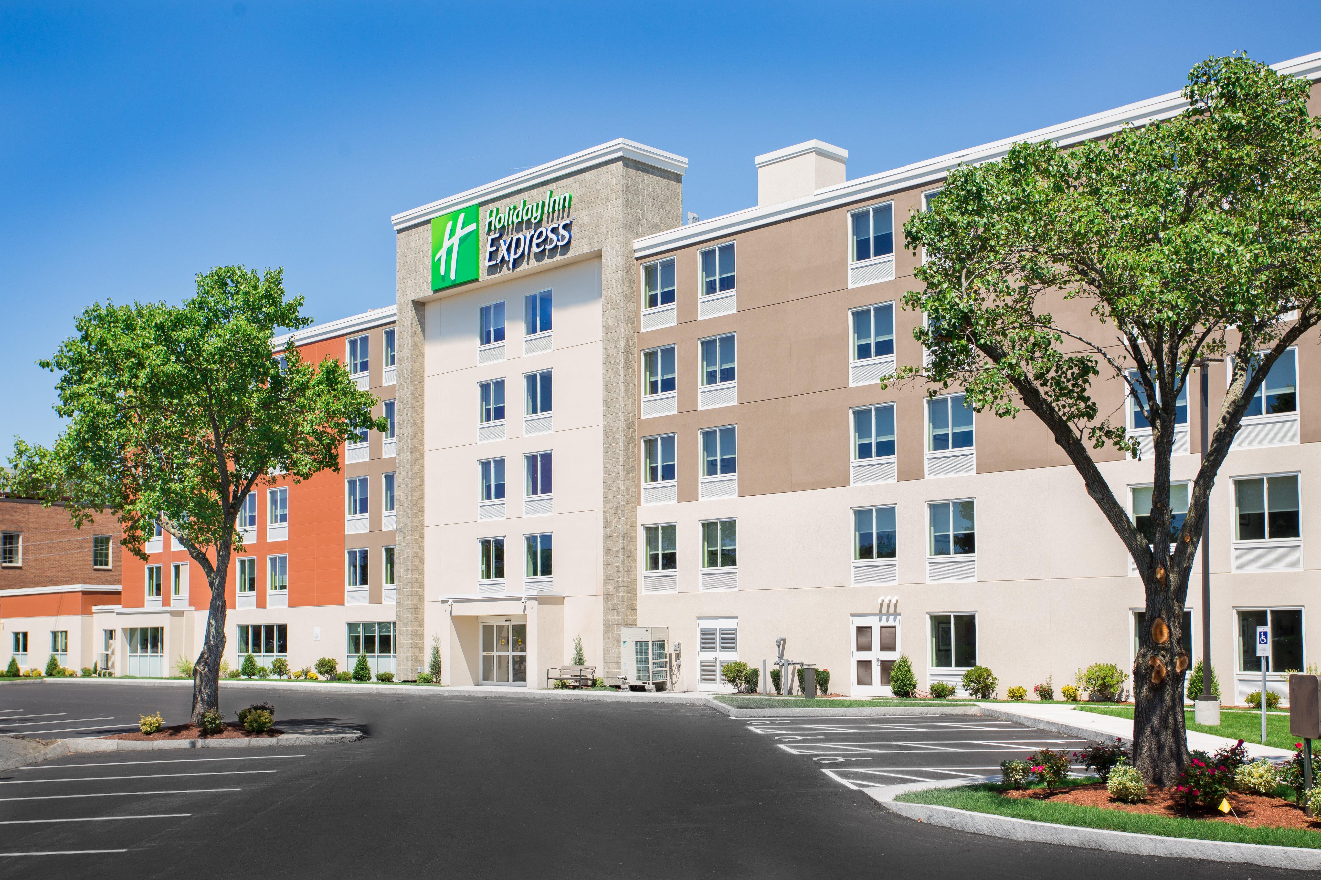 Holiday Inn Express Chelmsford By Ihg Exterior photo