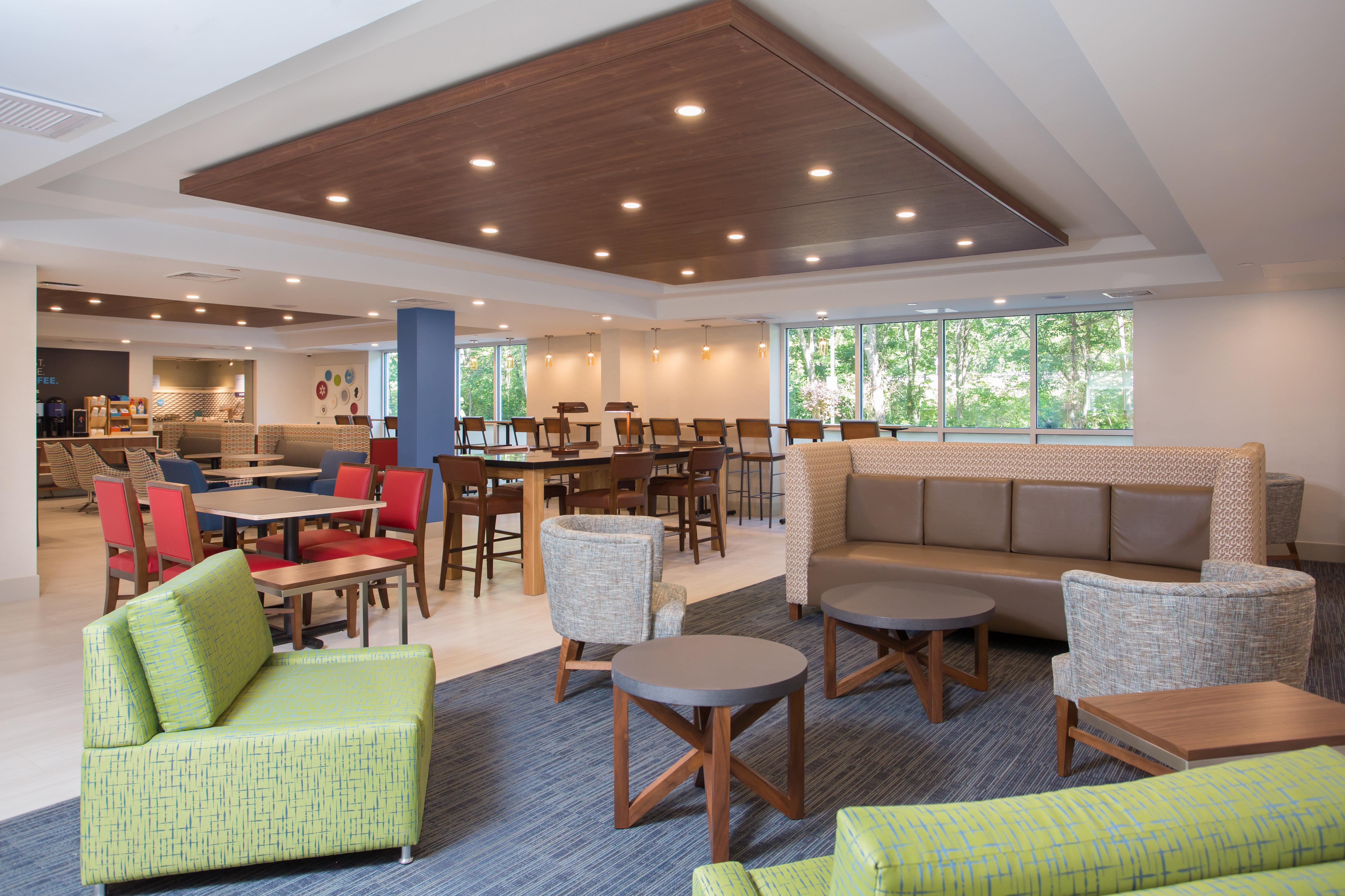Holiday Inn Express Chelmsford By Ihg Exterior photo