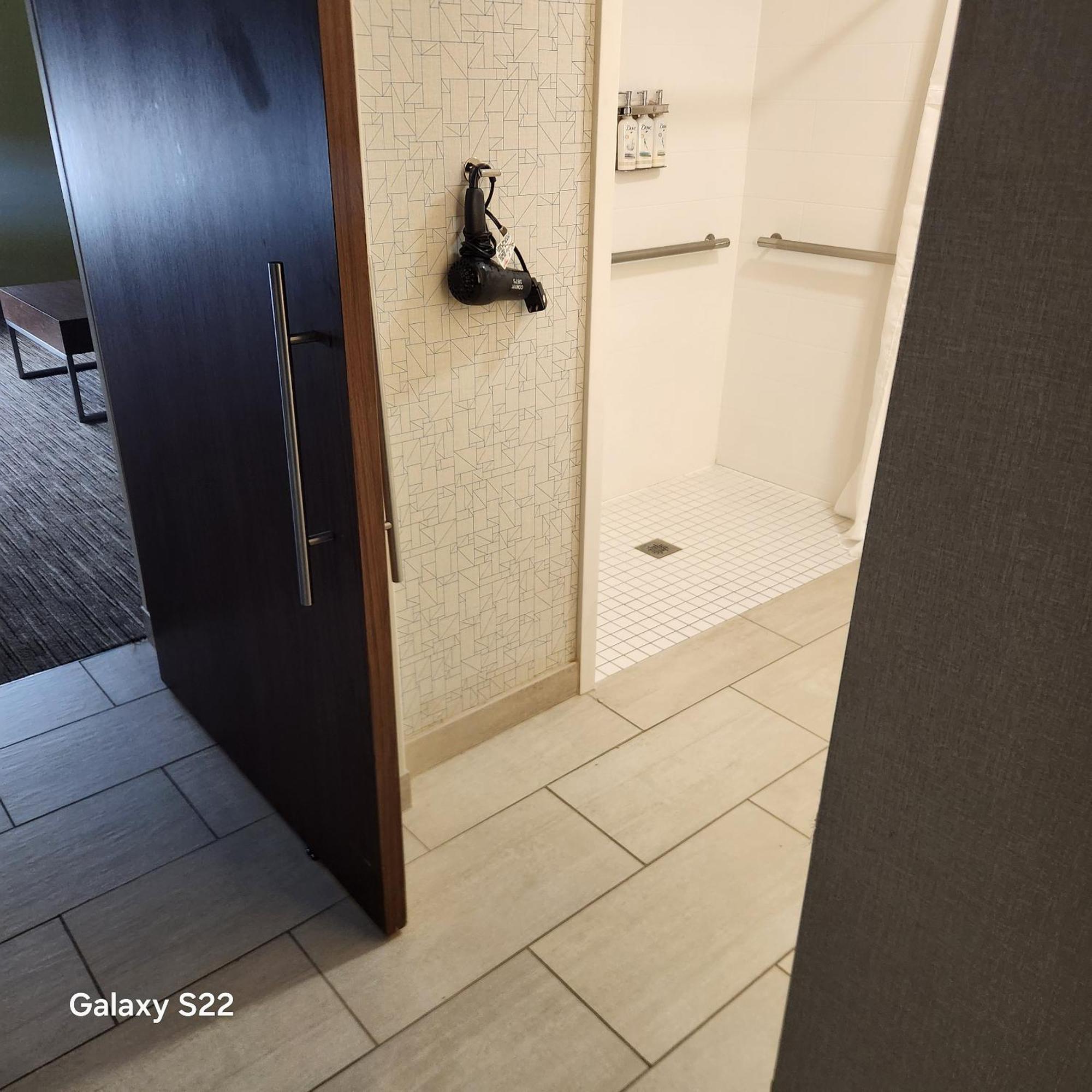 Holiday Inn Express Chelmsford By Ihg Exterior photo