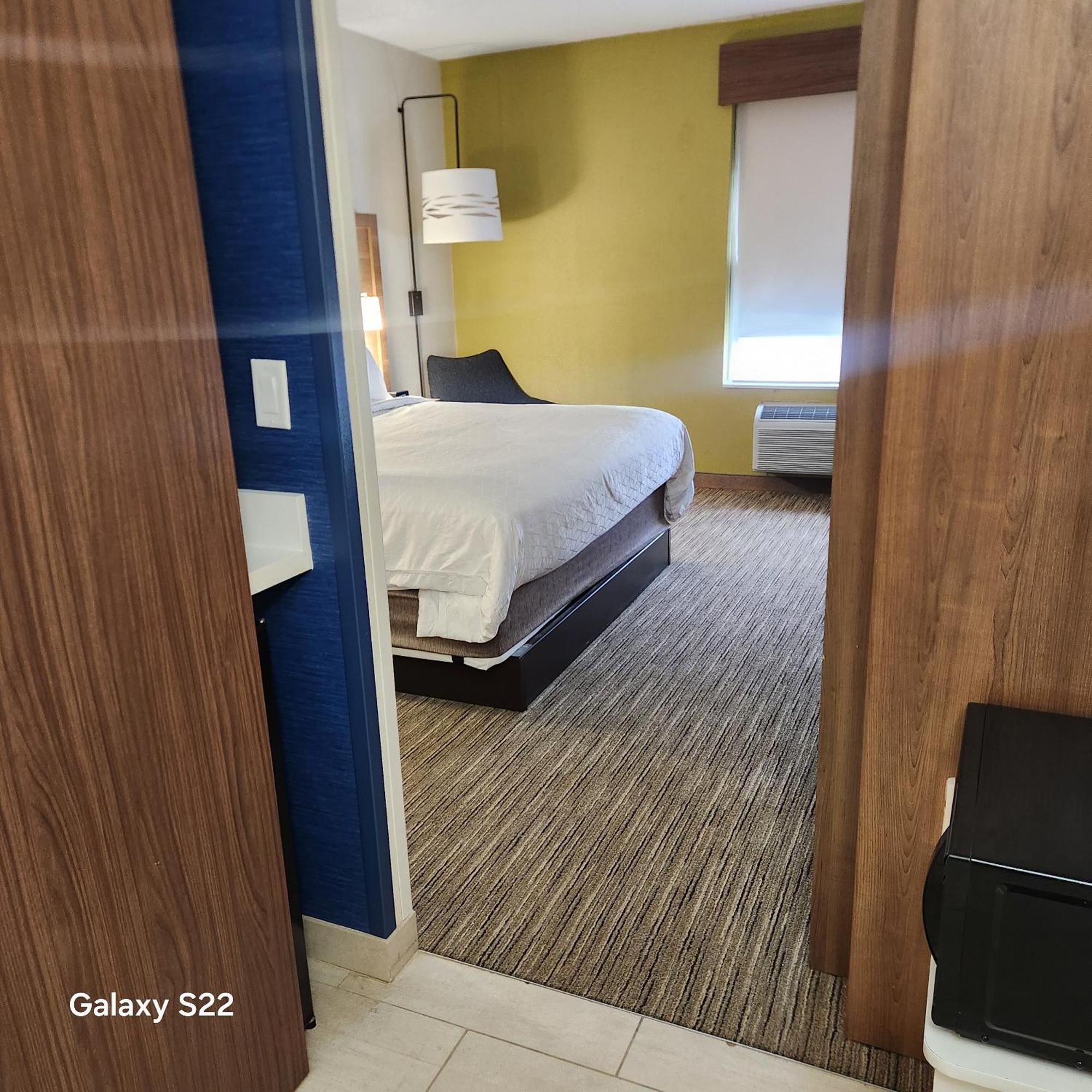 Holiday Inn Express Chelmsford By Ihg Exterior photo